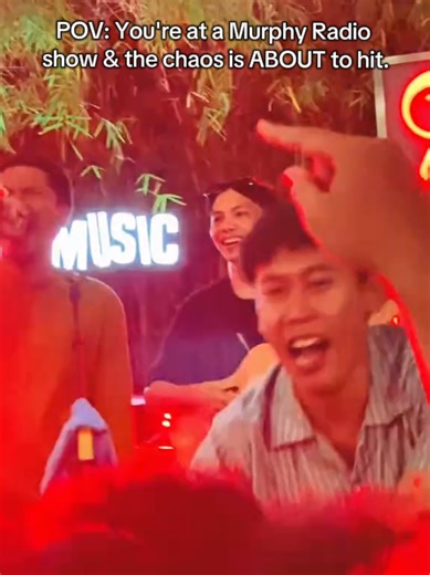 me trying to sing along to Murphy Radio vs. the actual crowd at their gig — the difference is INSANE. how do y'all keep up with those riffs AND scream the lyrics?? absolute legends. if you've been to one of their shows, drop a 🔥 in the comments!! #MurphyRadio #MathRockIndonesia #fyp #MurphyRadioLyrics #IndieID