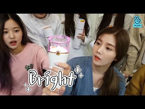 (ENG sub) [V LIVE] IZ*ONE - IZ*ONE introducing their cheering stick)