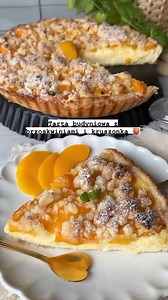 Smaczny i szybki pomysł na deser tarta budyniowa z ciasta francuskiego i brzoskwiniami🍑 Składniki: 1 płat ciasta francuskiego, 2 ugotowane budynie waniliowe, 1 puszka brzoskwiń. Kruszonka: 100g masła, 100g mąki, 80g cukru. #tarta #ciastofrancuskie #tartazbudyniem #budyń #tartazciastafrancuskiego #brzoskwinie #deser #kruszonka #tartanasłodko #pomyslnadeser | kuchenne_mecyje