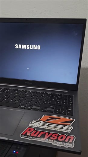 I tried installing a hard drive and now it's broken #computers