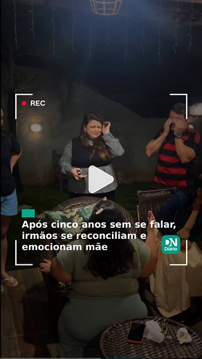 Diário do Nordeste on Instagram: "O aniversário de 63 anos de dona Lúcia Soares ficará marcado para sempre no coração dela e de toda a família. Às vésperas do Natal, os filhos, Fábio Martins, de 44 anos, e Faby Martins, de 38, protagonizaram uma boa história de reconciliação, após cinco anos sem se falar. O que mais chamou atenção foi a forma como dona Lúcia reagiu ao ver os filhos juntos. Conhecida por sempre pedir pela reconciliação dos dois, ela protagonizou uma cena emocionante. Em oração,