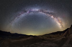 Milky Way Arcs Above Zabriskie Point in Death Valley (Photo)