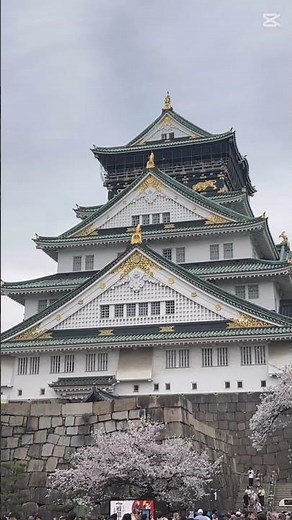 Walking through history at Osaka Castle 🏯✨