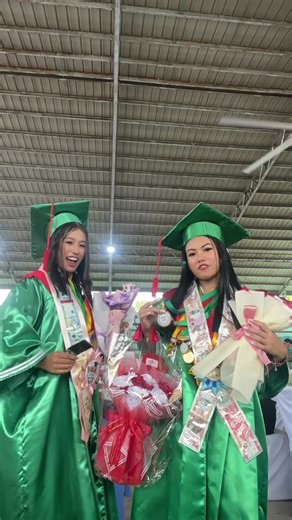 Graduation Outfit Ideas: Green is the New Black!