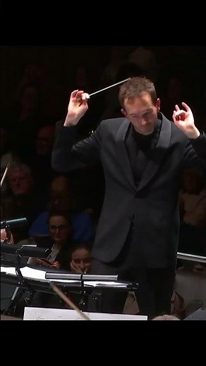 What does a synthesizer concerto sound like? 🎼