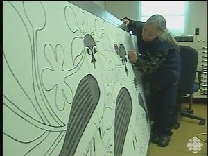 In this vintage CBC clip from 2005, Kenojuak Ashevak says her motivation for continuing to work as an artist is to provide for her children and grandchildren. This week, Historica Canada released a Heritage Minute about Ashevak's impact on Canadian art. Read more: www.cbc.ca/1.3812740 CBC Digital Archives | CBC Indigenous