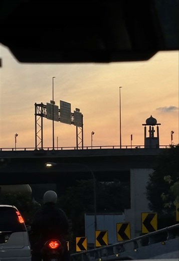 Me automatically an introvert at work but an extrovert outside 👀