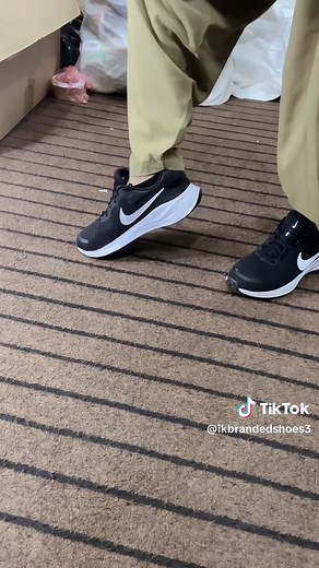 Nike Revolution 7 Men's Road Running Shoes Review