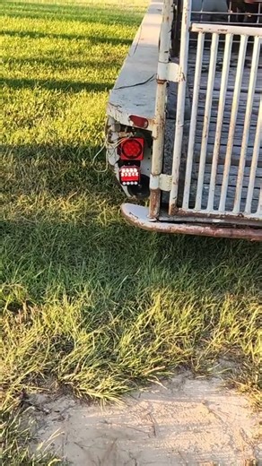 Wireless trailer light kit with stable 2.4GHz signal for longer vehicles and trailers