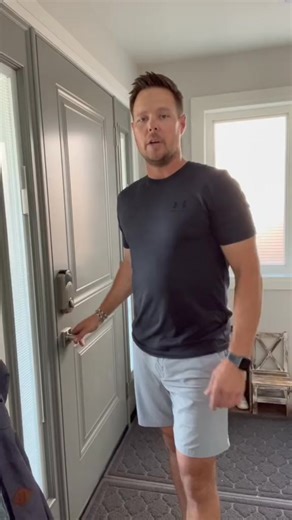 Easy fix for a loose door 🚪 #tips #tipsandtricks #diytools #DoorRepair #HomeMaintenance #FixItYourself #FurnitureRepair #CarpentrySkills #DIYDoorFixes #DIYProjects #DoorHingeRepair #CarpenterTips #HomeHandyman | KencLong