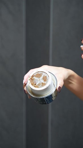 Say goodbye to mediocre showers! This upgraded large-par pressurized shower head doubles water output, with strong yet gentle flow wrapping your body without dead ends. Switch freely between six modes: gentle mist relaxes, strong flow cleans skin, high-pressure pulse aids cleaning. One-piect molding feels premium; silicone nozzles resist scale and clog.Tool-free install takes minutes- the whole family praises bathing as a pleasure!#shower #tiktokshop #clearwater #fyp #NoMess