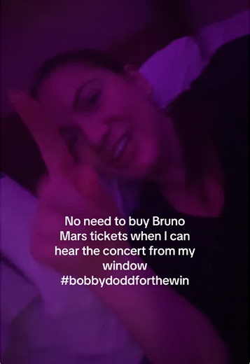 Georgia Tech Students Enjoy Concert from Their Windows