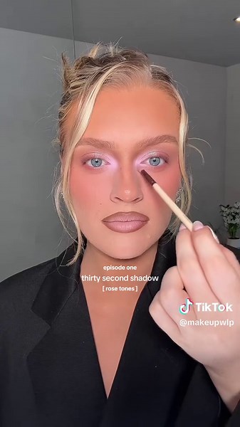 episode one: thirty second shadow [ rose tones ] a simple eyelook for party season using all @Natasha Denona ✨🎀 #eyeshadow #simplemakeup #makeup #mua #makeuptutorial