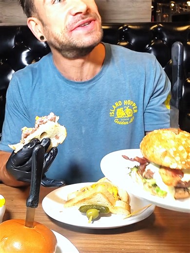 ONLY 90 MINUTES TO BEAT THE $20 ALL YOU CAN EAT GOURMENT BURGER RECORD IN LAS VEGAS #foodasmr #foodchallenge #bbqtiktok #asmrtiktok #foodtiktokfood #competitive #mukbangeatingshow #Joel #Hansen #GOURMENT #burgers #records