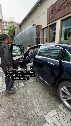 Main hoon na actor Zayed Khan snapped with his family in town. #zayedkhan #bollywoodstyle #bollywood #bollywoodfashion #bollywoodstyle #reelsviral #reels2023 #reelsvideo #reelsfb #spotted #mumbai | Tadka Bollywood
