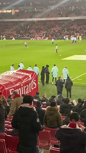Bukayo Saka is pitchside and walking around WITHOUT crutches 👀 #ARSAVL #afc #Arsenal | Arsenal Presser