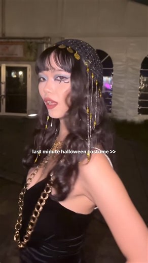 Elena on Instagram: "easy last minute halloween idea!! 𓂀 #cleopatra #halloweenideas #halloweencostume"