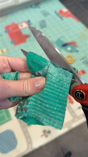 Never throw away your kid’s used socks 🧦🧦 #lifehack #momhack #momlife #socks #useful