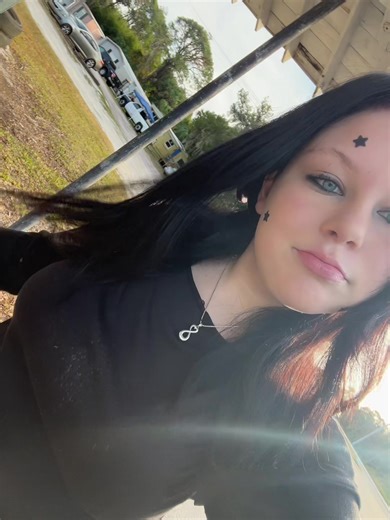 Maddie (@i_play_trombone)’s videos with som original - ベアトリス