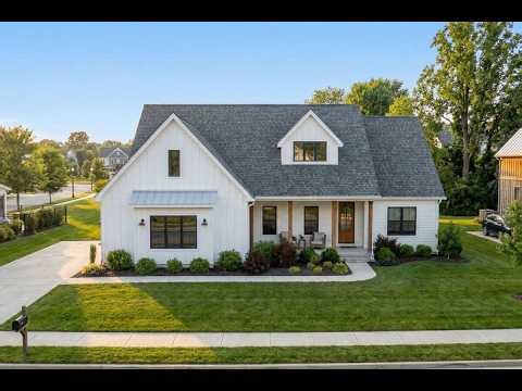 2,000+ Sq Ft Modern Farmhouse Design | Virtual Walkthrough | Plan 963-01262