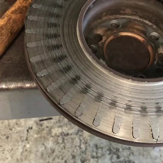 🤓 #bmw #x5 #brakes #brakerotor #satisfying #motivemechanical #mechanic #fyp #foryoupage #grinding