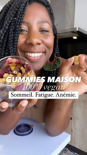 Cynthia KÅ on Instagram: "Vous avez entendu que Kourtney Kardash a sorti sa propre marque de gummies? Honnêtement j’en peux PLUS des gummies dans tous les sens…souvent que du sucre et pas forcément efficace ou bien assimilée ______ Suivez @by_cynthia_ka pour plus de conseils bien-être, recette saine et prévention santé au quotidien ______ Avec une alimentation variée et si vous n’êtes ni un enfant ni allergique aux gélules vraiment vous n’en avez pas besoin. Mais comme le marketing des oursons m