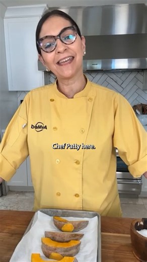 Cozy, colorful, and full of nutrients, The Mad Table is back with a seasonal favorite: roasted pumpkin with lemon yogurt and a crunchy nut and seed topping. ✅ Anti-inflammatory ✅ High in fiber ✅ Bursting with bold, bright flavor It’s the perfect dish to nourish both body and soul. Check out the recipe below!🍂 𝗣𝘂𝗺𝗽𝗸𝗶𝗻 • 1 large pumpkin wedge (about ¼ of a whole pumpkin) • 2 tbsp olive oil • 1 tsp kosher salt 𝗡𝘂𝘁 & 𝗦𝗲𝗲𝗱 𝗠𝗶𝘅𝘁𝘂𝗿𝗲 • ½ cup roasted almonds • ½ cup pepita seeds • 2