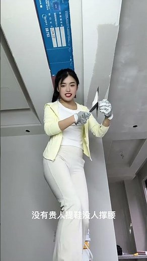 Plastering with a MASSIVE Skimming Blade! - DIY Handywoman #shorts #constructiongirl