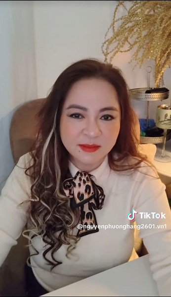 Sofia Nguyễn Phương Hằng trên TikTok