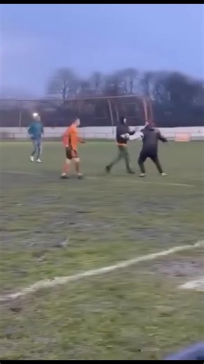 Another video has emerged from the Bilston game. Absolute madness as players and coaches chase the opposition off the pitch before regretting it. | NonLeagueReview