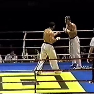 “Vicious Knee Knockout” #turnvolumeup Early 90’s My Last Bare Knuckle Full Contact Karatê Fight in Australia against Bob Crawford before making my transition into Kickboxing. Thankfully Bob regained consciousness and was okay. • #samgreco #bareknuckle #karate #kyokushin #thestrongestkarate #osu #karatespirit #hizageri #ko #brutal #knee #combo | Sam Greco