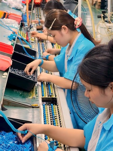 The Shocking Truth Behind This Wrist Band! ⚡ Why Factory Workers Wear It? #staticelectricity মেয়েদের হাতে বাঁধা এই রহস্যময় তারটি দেখে অনেকেই ভাবেন এটি হয়তো ফাঁকি ধরার কোনো মেশিন, কিন্তু আসল কারণটি সম্পূর্ণ ভিন্ন এবং চমকপ্রদ! এই ভিডিওতে আমরা আলোচনা করেছি ESD Strap বা Anti-static Wrist Strap নিয়ে। আমাদের শরীরে জমে থাকা স্থির বিদ্যুৎ (Static Electricity) কীভাবে দামী ইলেকট্রনিক চিপ বা সেন্সরকে এক নিমেষে নষ্ট করে দিতে পারে এবং এই ছোট্ট একটি ডিভাইস কীভাবে লক্ষ লক্ষ টাকার ক্ষতি বাঁচায়, তা জানতে ভি