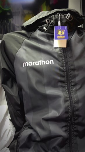 Chompa Impermeable de La Tri: Talla ÚNICA L-XL