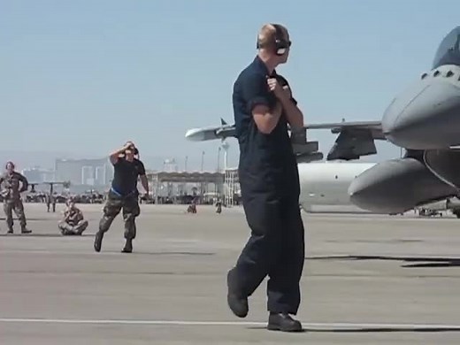 Fun Aircraft Marshalling by US Military