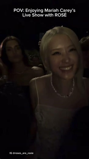 BLACKPINK's ROSÉ at Mariah Carey's Live Show 🤩 (Tiffany & Co NYC)