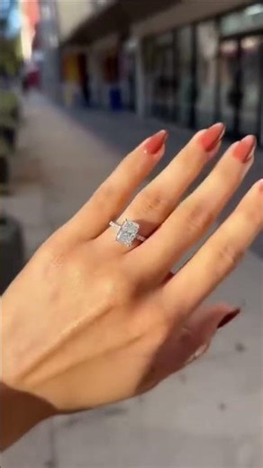 For sale $1,400 Whatsapp +26876763763 Radiant Cut Lab Grown Diamond Ring 2Ct EF VS–VVS 925 Silver