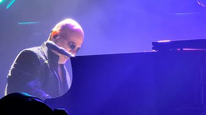 25K views · 398 reactions | Pascal Obispo à La roche sur Yon c'était ce jeudi  Simon ~~~~ #pascalobispo #concert | Fan de concerts | Facebook