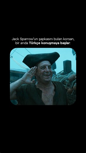 Sinemori on Instagram: "Karayip Korsanları serisinin ikinci filminde Jack Sparrow, tabutla denize atılmadan hemen önce bir Osmanlı hapishanesinden kaçar. Ancak bu karmaşada şapkasını kaptırır ve suda sürüklenen şapka Ege veya Akdeniz açıklarındaki bir korsan gemisinin ağına takılır. Şapkayı bulan denizci Kıbrıs Türkçesiyle konuşmaya başlar, arkadaşı ise Kıbrıs Rumcası ile ona cevap verir."