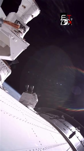 🛰️ La nave Orión orbitando la Tierra, antes de partir hacia la Luna