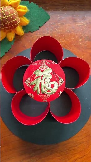 How to make beautiful lanterns for the Lantern Festival with red envelopes and kids! #LanternCraft