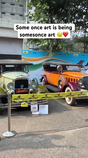 Man painting a vintage car #vintage #cars #automobile #painting #streetpainting