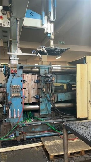 İnjection robot arm