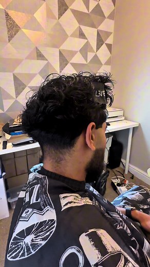 Sharp taper fade 🧼 #trim #fyp #foryoupage #barber #haircut #hair #skin #fade #skinfade #progress #muslim #islam #quran #sharp #nasheed #sound