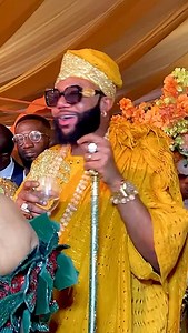 2.3M views · 84K reactions | MONEY NA WETIN? @iam_emoney1 @iam_kcee for @iyaboojofespris #jp2025 music/hype: @isegunjohnson #isegunjohnson #moneynawater #emoney #kcee | Segun Johnson | Facebook