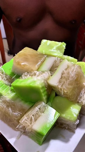 Thạch Dừa Lá Dứa: Món Ngon Đặc Biệt Trên TikTok