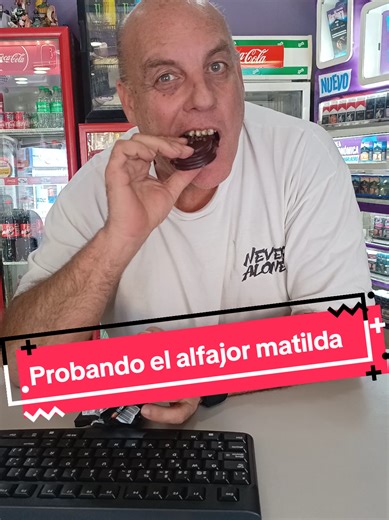 Probando el Alfajor Matilda: Dulce Argentino