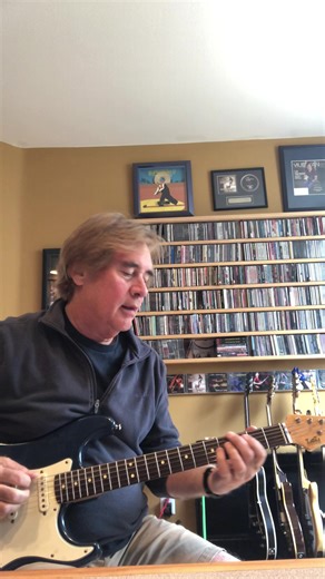 18K views · 916 reactions | Improvisation of the day: blues in G with a walking bass line. #bluesguitar | Carl Verheyen - Official | Facebook