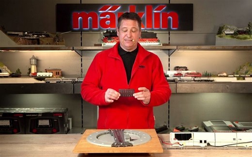 使用控制单元 6021 控制新型 Märklin C-Track 转盘 74861