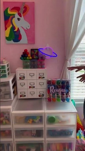 ‪@MrsBench‬ Organized ‪@reagan.jae09‬’s HUGE fidget collection! 😮