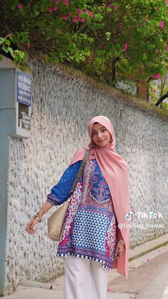 Capture Aesthetic Shots on Ordinary Roads